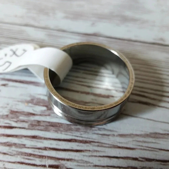 NIB Unisex Size 7.5 Dual-Grooved Stainless Steel Ring - Picture 2 of 4